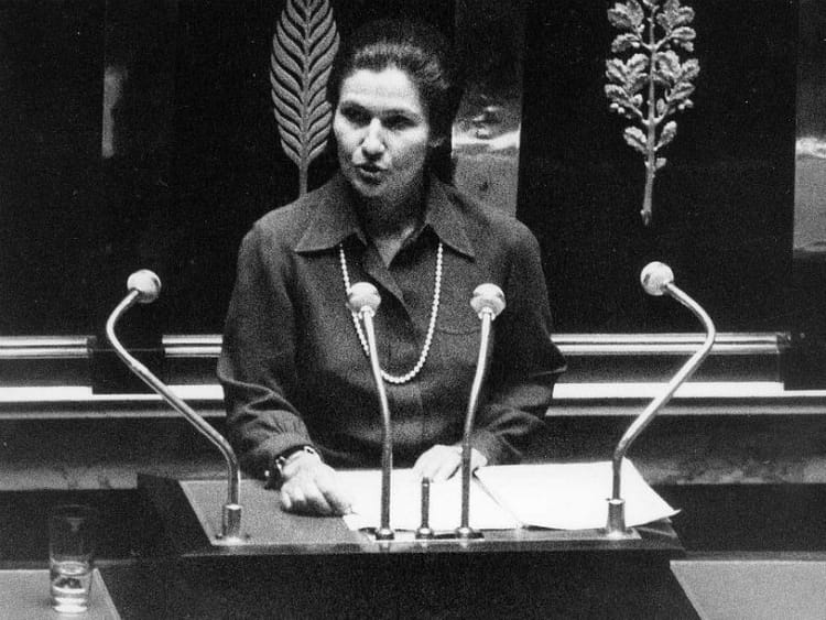 Simone Veil à l'assemblée 