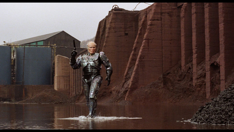 RoboCop marche sur l'eau