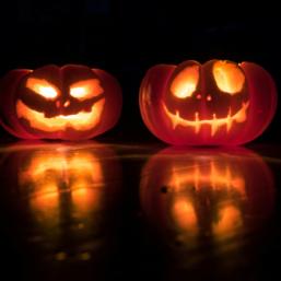 2 citrouilles creusées style halloween